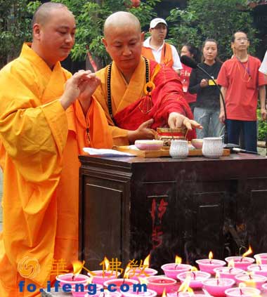 什邡-什邡罗汉寺于哀悼日举行超度法会