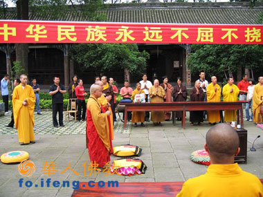 什邡-什邡罗汉寺于哀悼日举行超度法会