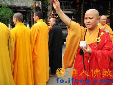 什邡-什邡罗汉寺于哀悼日举行超度法会