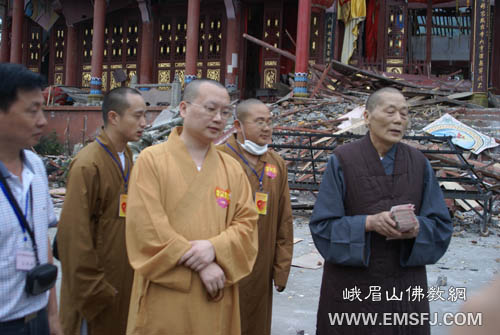 什邡-省佛协在什邡、绵竹等受灾寺院查看灾情、指导抗震救灾工作