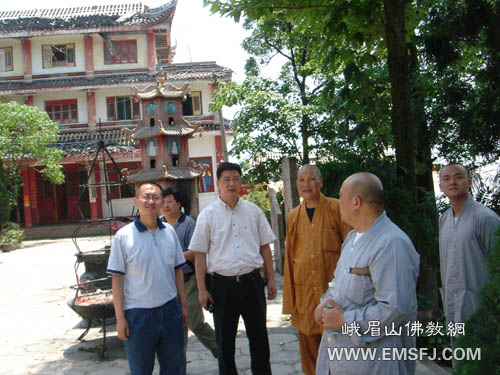 佛教-省佛协在绵阳安县察看寺院受灾情况