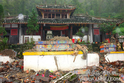 佛教-省佛协赈灾慰问团赴什邡、绵竹慰问受灾寺院