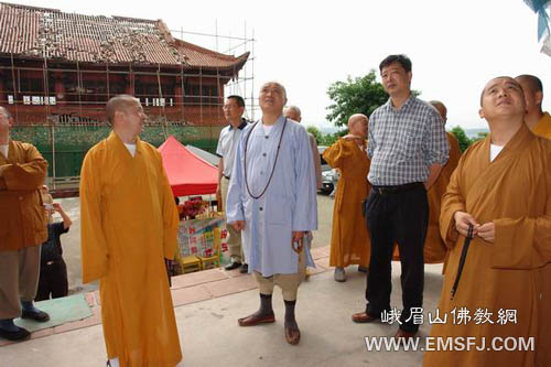 佛教-省佛协赈灾慰问团赴绵阳慰问受灾寺院