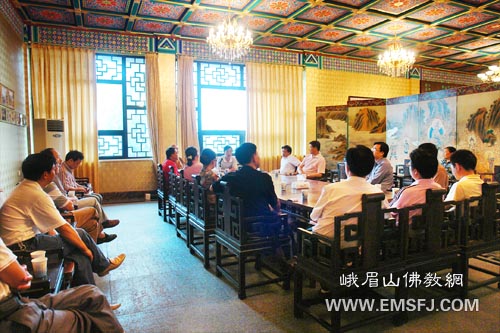 佛教-峨眉山市政协在大佛禅院召开常委学习会