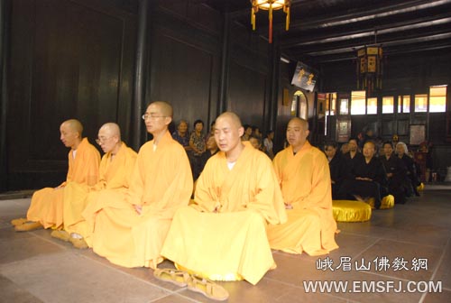 峨眉山-地震百日，峨眉山报国寺启建水陆法会荐拔罹难有情