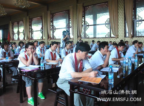 佛教-精勤实践普贤行愿　讲座增上学员慧根
