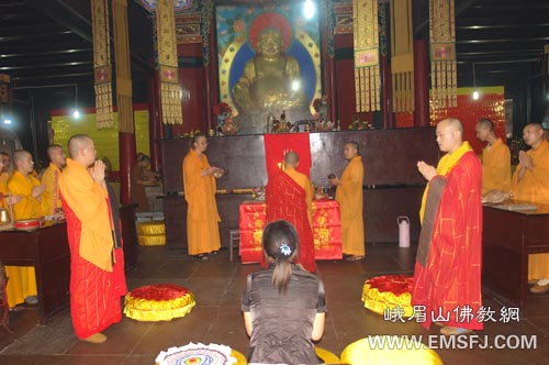 峨眉山-祈福汶川峨眉山报国寺水陆法会设放三大士焰口