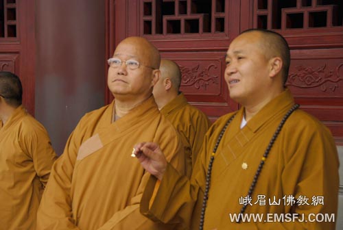 佛教-澳门佛教总会理事长健钊长老一行朝拜峨眉山