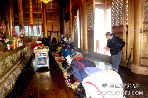 佛教-澳门佛教总会理事长健钊长老一行朝拜峨眉山