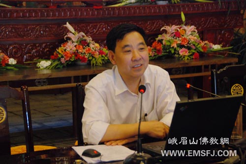 佛教-省宗教局领导为“乐山宗教干部及寺院执事学习班”授课