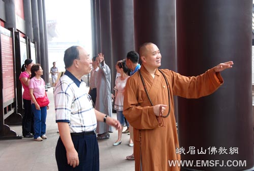 佛教-原中央统战部副部长张廷翰一行参观峨眉山大佛禅院