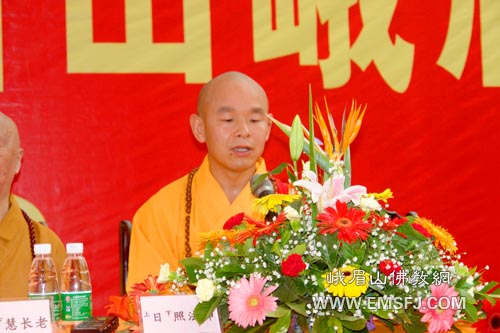 佛教-日照法师朝拜四大名山圆满结行会在峨眉山大佛禅院举行