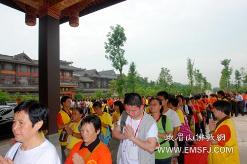 佛教-日照法师朝拜四大名山圆满结行会在峨眉山大佛禅院举行