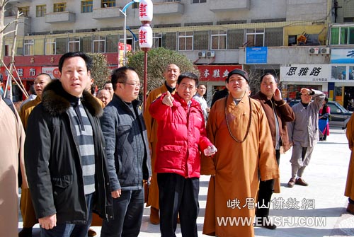 峨眉山-峨眉山佛教协会法师到汶川考察、学习灾后重建工作