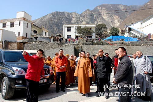 峨眉山-峨眉山佛教协会法师到汶川考察、学习灾后重建工作