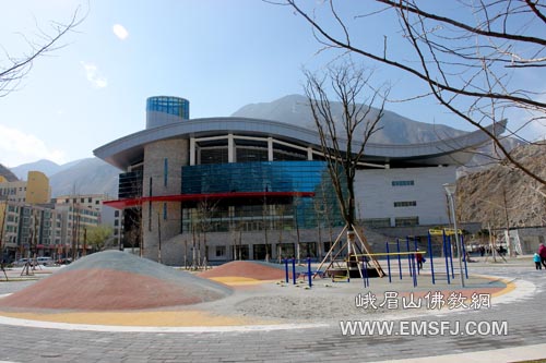 峨眉山-峨眉山佛教协会法师到汶川考察、学习灾后重建工作