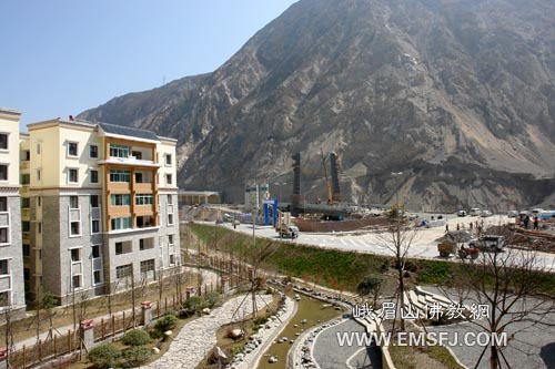 峨眉山-峨眉山佛教协会法师到汶川考察、学习灾后重建工作