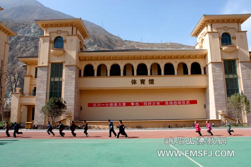 峨眉山-峨眉山佛教协会法师到汶川考察、学习灾后重建工作