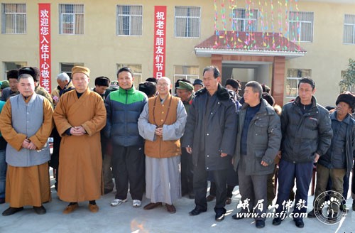 灵山寺-灵山寺住持照杰法师慰问孤寡老人
