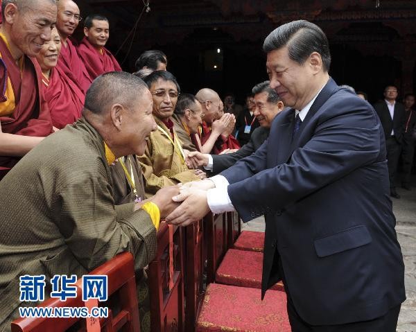 习近平-习近平看望慰问西藏宗教界爱国人士