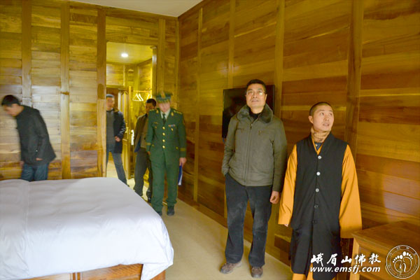 报国寺-乐山市安全生产督察组第十组到报国寺安全检查