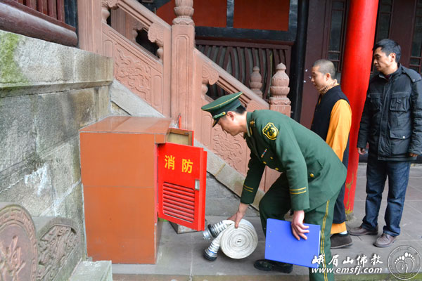 报国寺-乐山市安全生产督察组第十组到报国寺安全检查