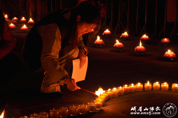 峨眉山-峨眉山大佛禅院举行“万盏明灯供普贤”祈福供灯大法会 峨眉山-峨眉山大佛禅院举行“万盏明灯供普贤”祈福供灯大法会