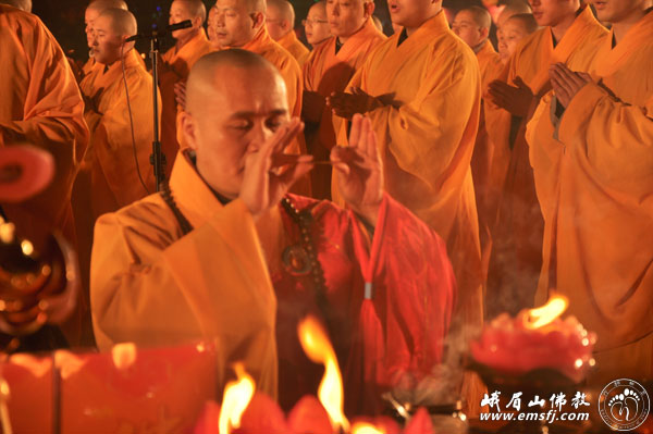峨眉山-峨眉山大佛禅院举行“万盏明灯供普贤”祈福供灯大法会 峨眉山-峨眉山大佛禅院举行“万盏明灯供普贤”祈福供灯大法会