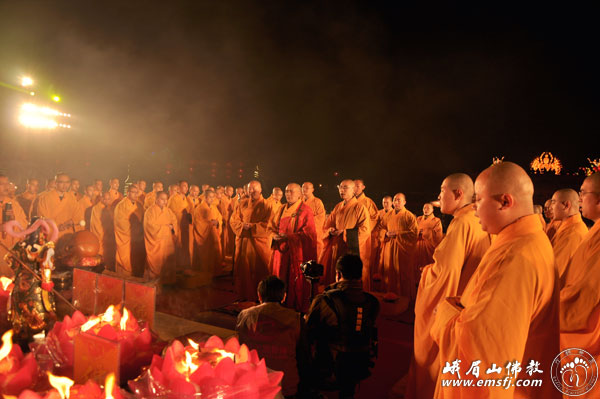 峨眉山-峨眉山大佛禅院举行“万盏明灯供普贤”祈福供灯大法会 峨眉山-峨眉山大佛禅院举行“万盏明灯供普贤”祈福供灯大法会