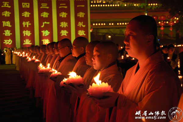 峨眉山-峨眉山大佛禅院举行“万盏明灯供普贤”祈福供灯大法会 峨眉山-峨眉山大佛禅院举行“万盏明灯供普贤”祈福供灯大法会