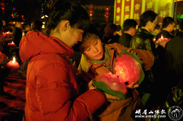 峨眉山-峨眉山大佛禅院举行“万盏明灯供普贤”祈福供灯大法会 峨眉山-峨眉山大佛禅院举行“万盏明灯供普贤”祈福供灯大法会
