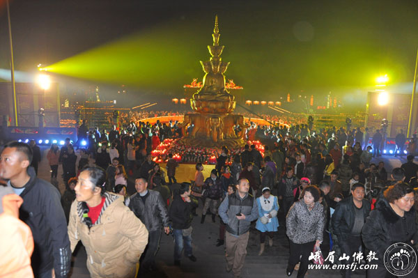峨眉山-峨眉山大佛禅院举行“万盏明灯供普贤”祈福供灯大法会 峨眉山-峨眉山大佛禅院举行“万盏明灯供普贤”祈福供灯大法会