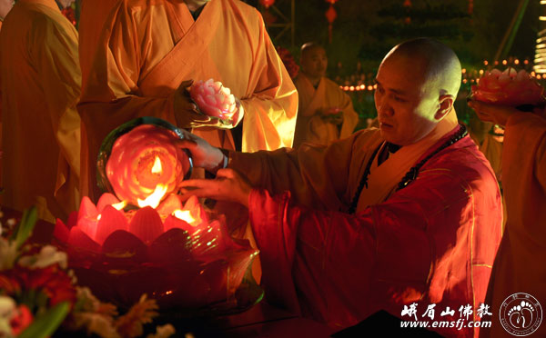 峨眉山-峨眉山大佛禅院举行“万盏明灯供普贤”祈福供灯大法会 峨眉山-峨眉山大佛禅院举行“万盏明灯供普贤”祈福供灯大法会
