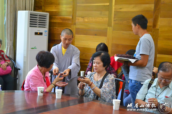 峨眉山-香港福慧精舍常慈法师一行到峨眉山报国寺参访