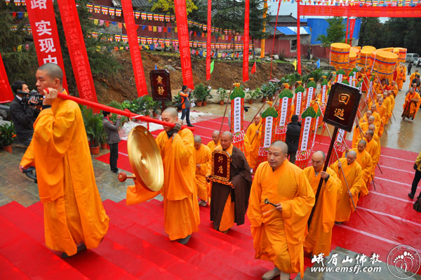 照杰法师荣膺灵山寺中兴第一代方丈升座庆典法会隆重举行