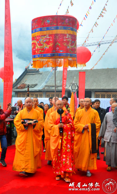 照杰法师荣膺灵山寺中兴第一代方丈升座庆典法会隆重举行