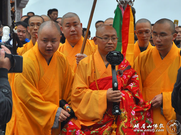 照杰法师荣膺灵山寺中兴第一代方丈升座庆典法会隆重举行