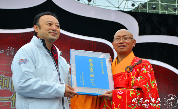 照杰法师荣膺灵山寺中兴第一代方丈升座庆典法会隆重举行