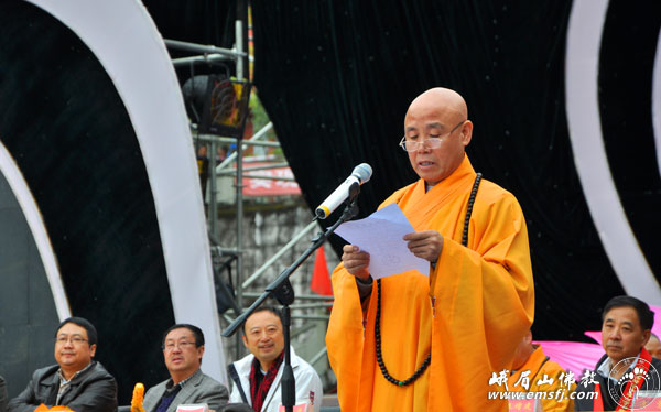 照杰法师荣膺灵山寺中兴第一代方丈升座庆典法会隆重举行
