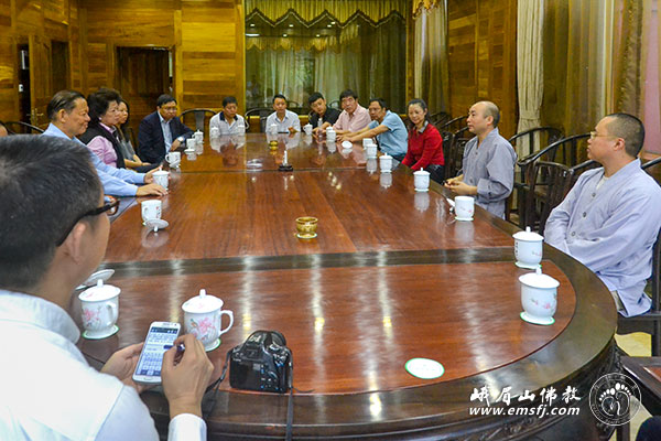 佛教-新加坡金鹰国际集团主席陈江和一行参访报国寺