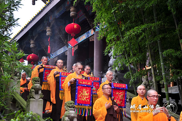 佛教-省佛协第十九次传戒法会第七日：通启二师请戒开导查验衣钵授幽冥戒