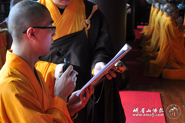 佛教-省佛协第十九次传戒法会第七日：通启二师请戒开导查验衣钵授幽冥戒