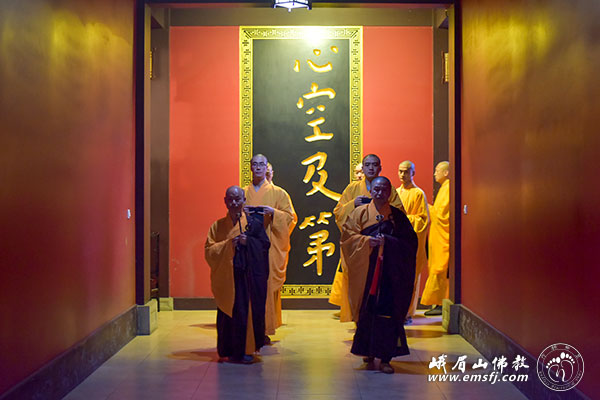 佛教-省佛协第十九次传戒法会第八日：本堂发露演习班口露罪忏悔
