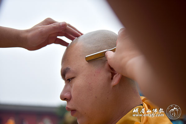 省佛协第十九次传戒法会第九日:呈罪称量习仪过书剃头沐浴下沙弥启夜礼通宵 省佛协第十九次传戒法会第九日:呈罪称量习仪过书剃头沐浴下沙弥启夜礼通宵