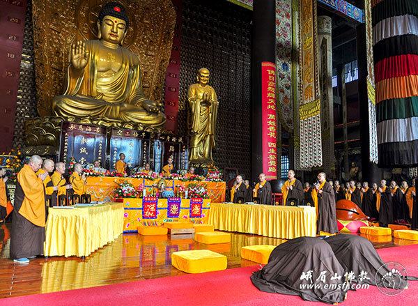 律师-省佛协第十九次传戒法会第十四日:早课乞戒请戒开导通白二师教衣钵法演习班口施放焰口 律师-省佛协第十九次传戒法会第十四日:早课乞戒请戒开导通白二师教衣钵法演习班口施放焰口