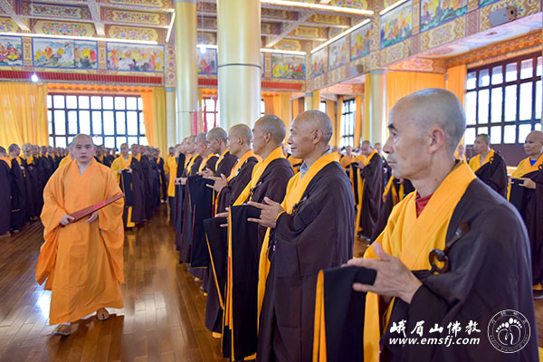 律师-省佛协第十九次传戒法会第十四日:早课乞戒请戒开导通白二师教衣钵法演习班口施放焰口 律师-省佛协第十九次传戒法会第十四日:早课乞戒请戒开导通白二师教衣钵法演习班口施放焰口