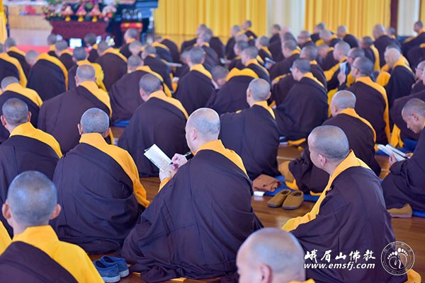 佛教-省佛协第十九次传戒法会第十五日：全天过书审戒问遮