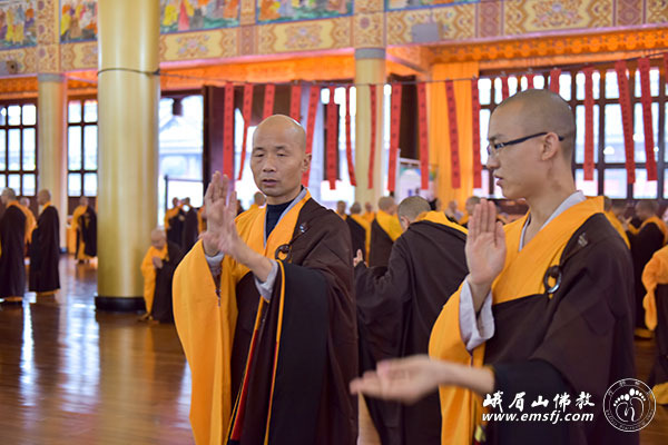 省佛协第十九次传戒法会第十六日：早课回复清净演坛剃头沐浴下比丘戒启夜礼通宵