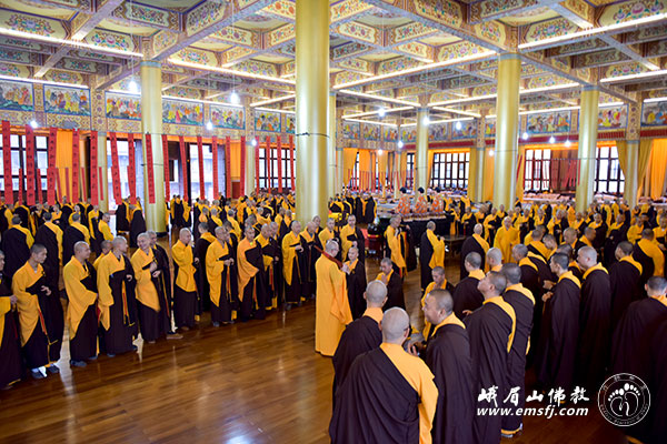 省佛协第十九次传戒法会第十六日：早课回复清净演坛剃头沐浴下比丘戒启夜礼通宵