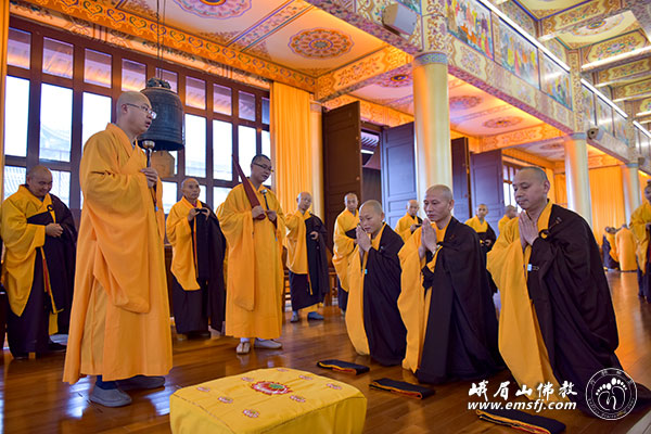 省佛协第十九次传戒法会第十六日：早课回复清净演坛剃头沐浴下比丘戒启夜礼通宵